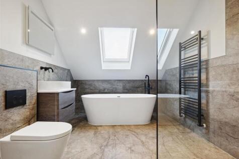 Family Bathroom.jpg