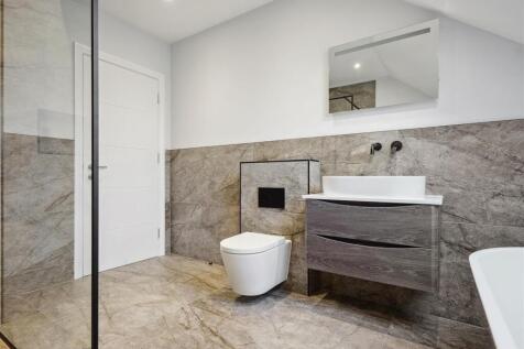 Family Bathroom.jpg