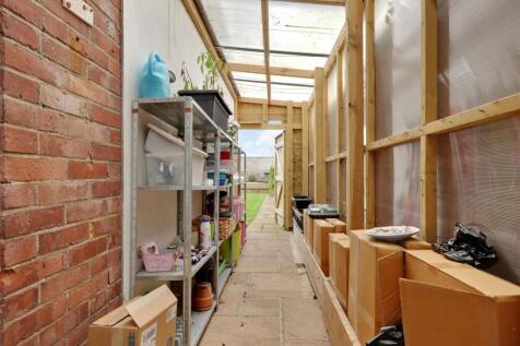 Side Gate Access With Storage