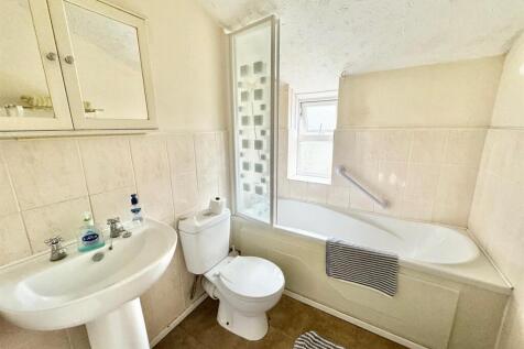 Bathroom.jpg