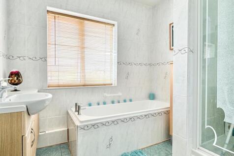 Bathroom With Shower.jpg