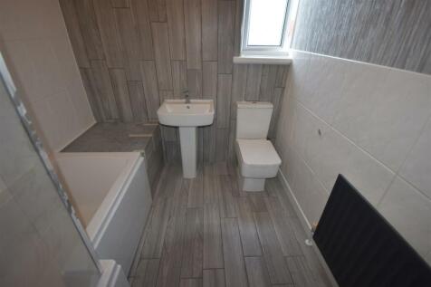 Shore Drive Bathroom 2 .JPG
