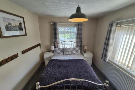 Bedroom 1.jpg
