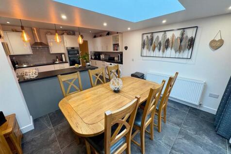 WhatsApp Image 2025-11-19 at 19.17.20 (28).jpeg