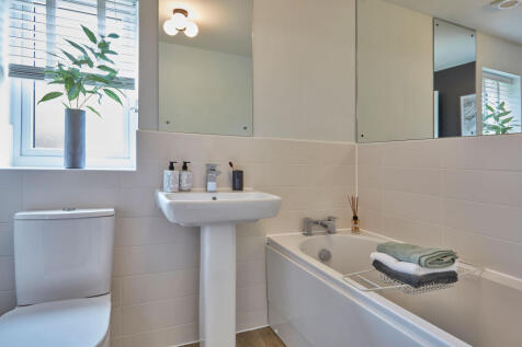 Family bathroom in the Moresby 3 bedroom home
