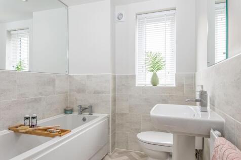 Family bathroom in the Woodcote 4 bedroom home