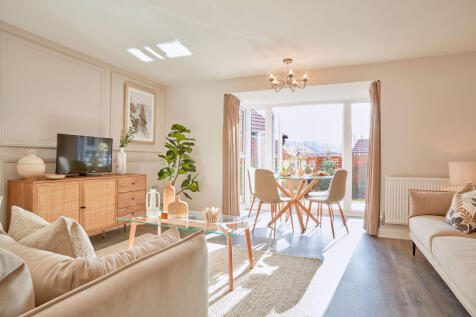 Open plan lounge in the Woodcote 4 bedroom