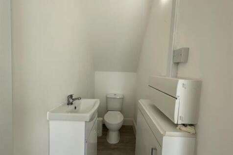 Cloakroom/wc