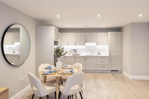 Kitchen / Dining 