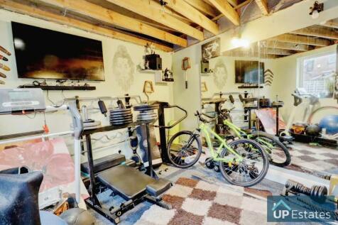 Outbuilding/Gym