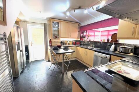 7 Kitchen broad view.jpeg