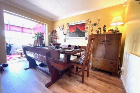 10 Diningroom into Conservatory.jpeg