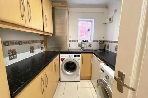 14 Utility Room.jpeg