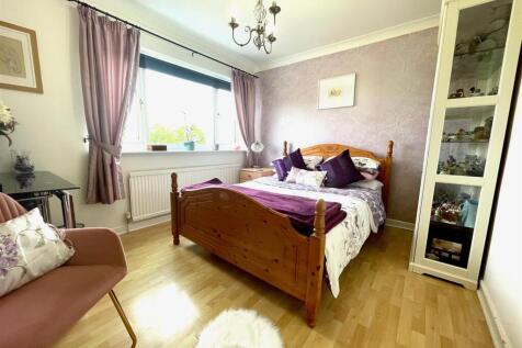 17 Bedroom 2a (King).jpeg