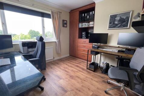 18 Bedroom 3a (King).jpeg