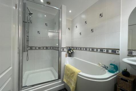 20 Bathroom a.jpeg