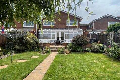 23 Back of House with garden.jpeg