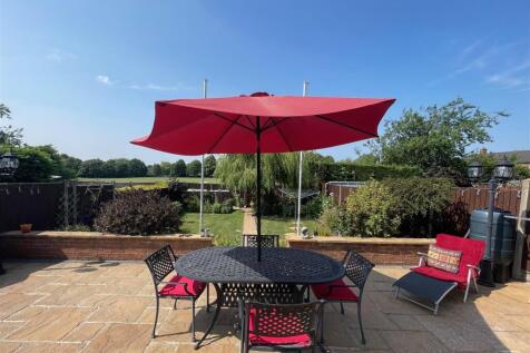 24 Back Garden Patio.jpeg