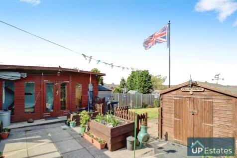 Rear Garden &#43; Summer House