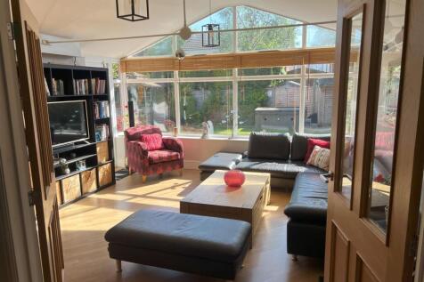 Rear reception room.jpeg