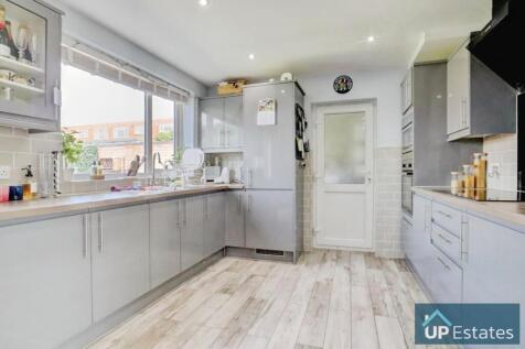 KITCHEN/DINER/LIVING