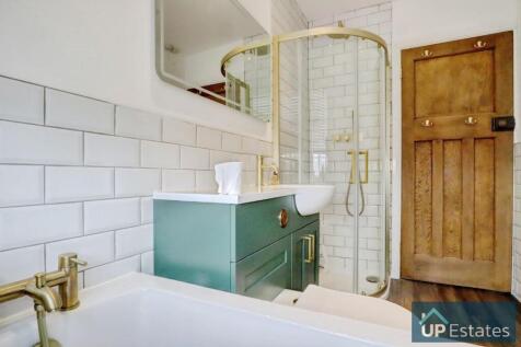 SHOWER/BATHROOM