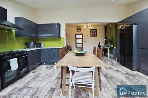 EXTENDED LIVING KITCHEN DINER