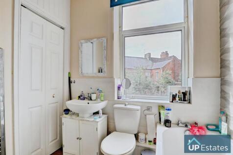 BATH/SHOWER ROOM