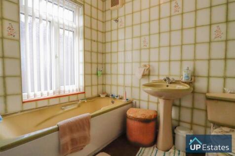 BATH/SHOWER ROOM