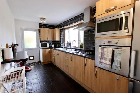 6. Kitchen.jpg