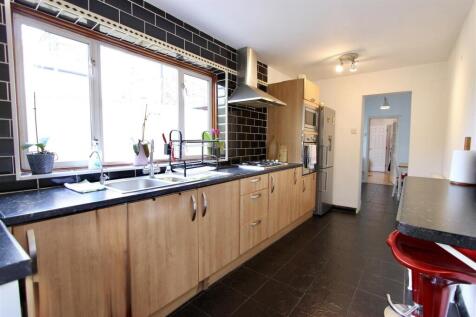 7. Kitchen.jpg