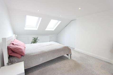 23. Master Bedroom.jpg