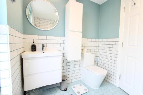 21. En-Suite.jpg