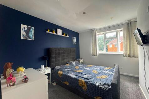 Bed 1.jpg
