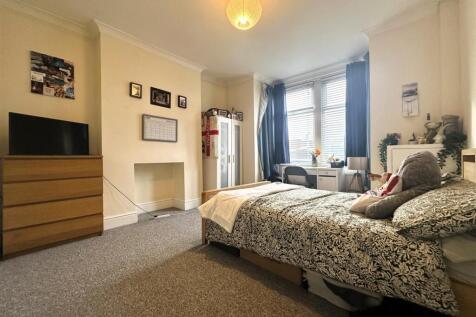 Bedroom 1.jpg