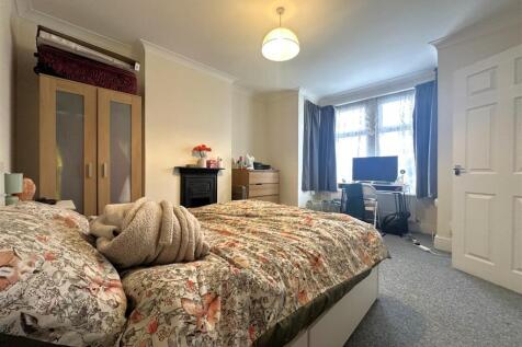 Bedroom 4.jpg