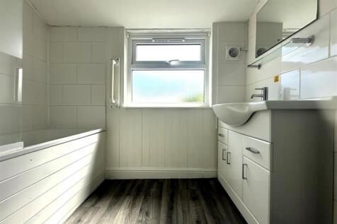 Bathroom II.jpg