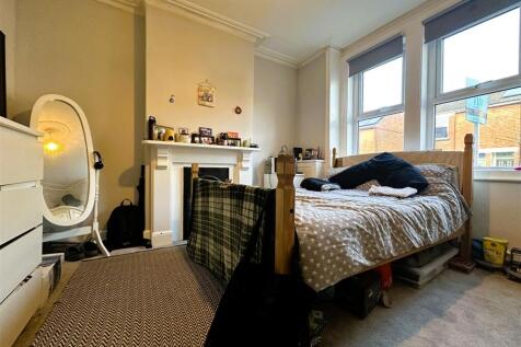 Bedroom 1 II.jpg