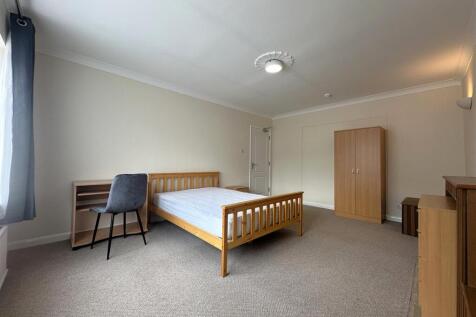 Bedroom 1 2.jpg