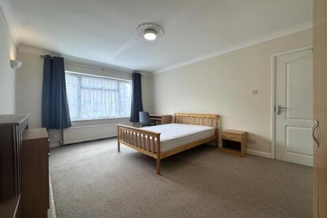 Bedroom 1 3.jpg