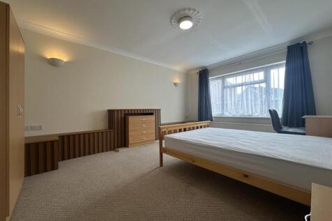 Bedroom 1.jpg
