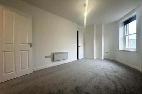 Bedroom 1 III.jpg