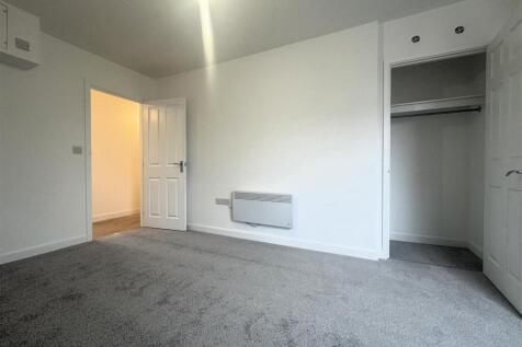 Bedroom 1 II.jpg