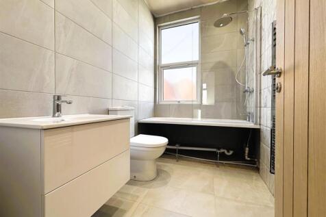 Bathroom I.jpg