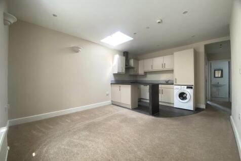 Lounge Kitchen .jpg