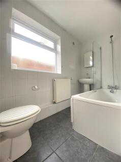 Bathroom 3.jpg