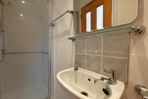 Bedroom 2 Ensuite I.jpg