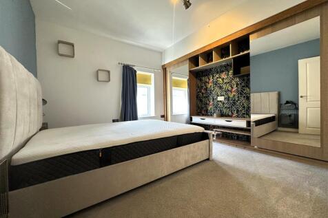 Master Bedroom I.jpg