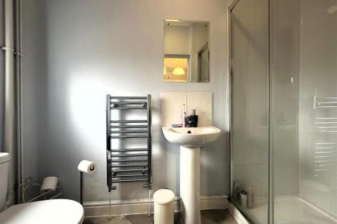 Bedroom 4 En-suite.jpg