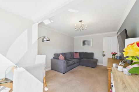 CAM02909G0-PR0373-STILL006